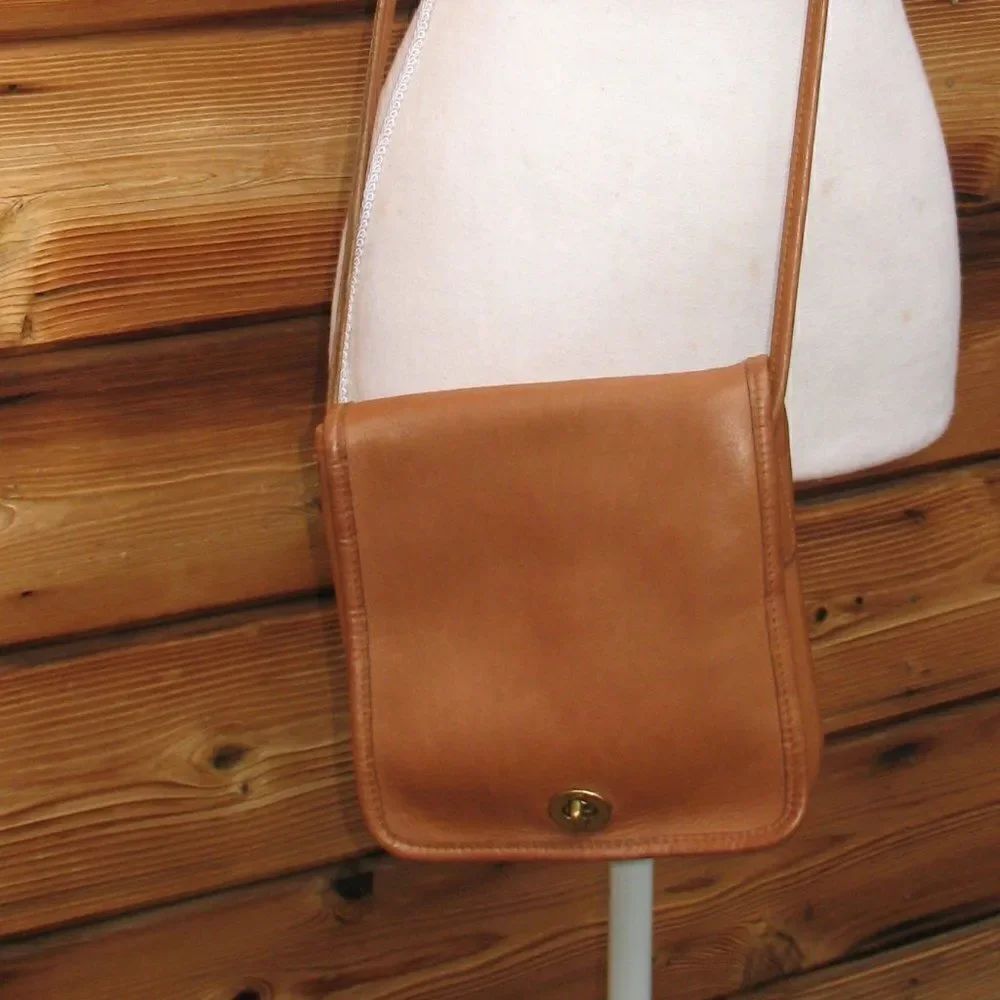 Vintage Coach 9620 Compact Pouch Flap Crossbody Bag British Tan